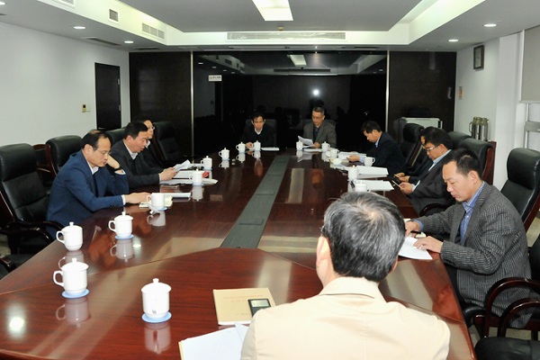 省住房城鄉(xiāng)建設廳黨組書記顧小平主持召開廳黨組會議，專題學習黨的十八屆六中全會精神